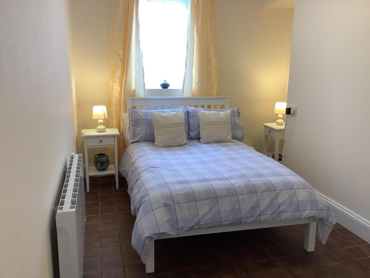 1 - Bed Ground Floor Apartment เท็นบี ภายนอก รูปภาพ